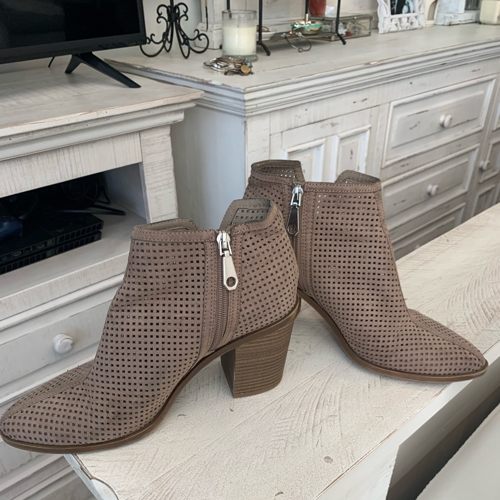 Target DV Women’s Boots Size 10
